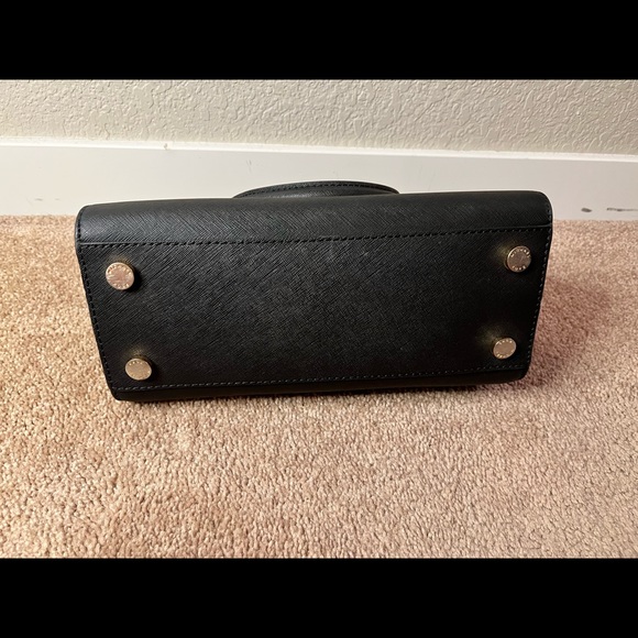 Michael Kors purse. Used once or twice - Picture 5 of 5